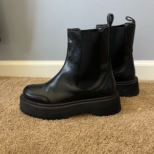 Women Black Boots